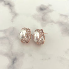 Load image into Gallery viewer, Malli Earrings
