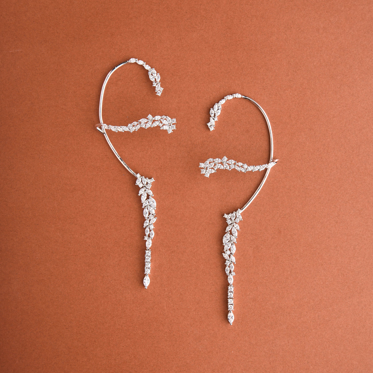 Celeste Line Ear Cuff Mozaati