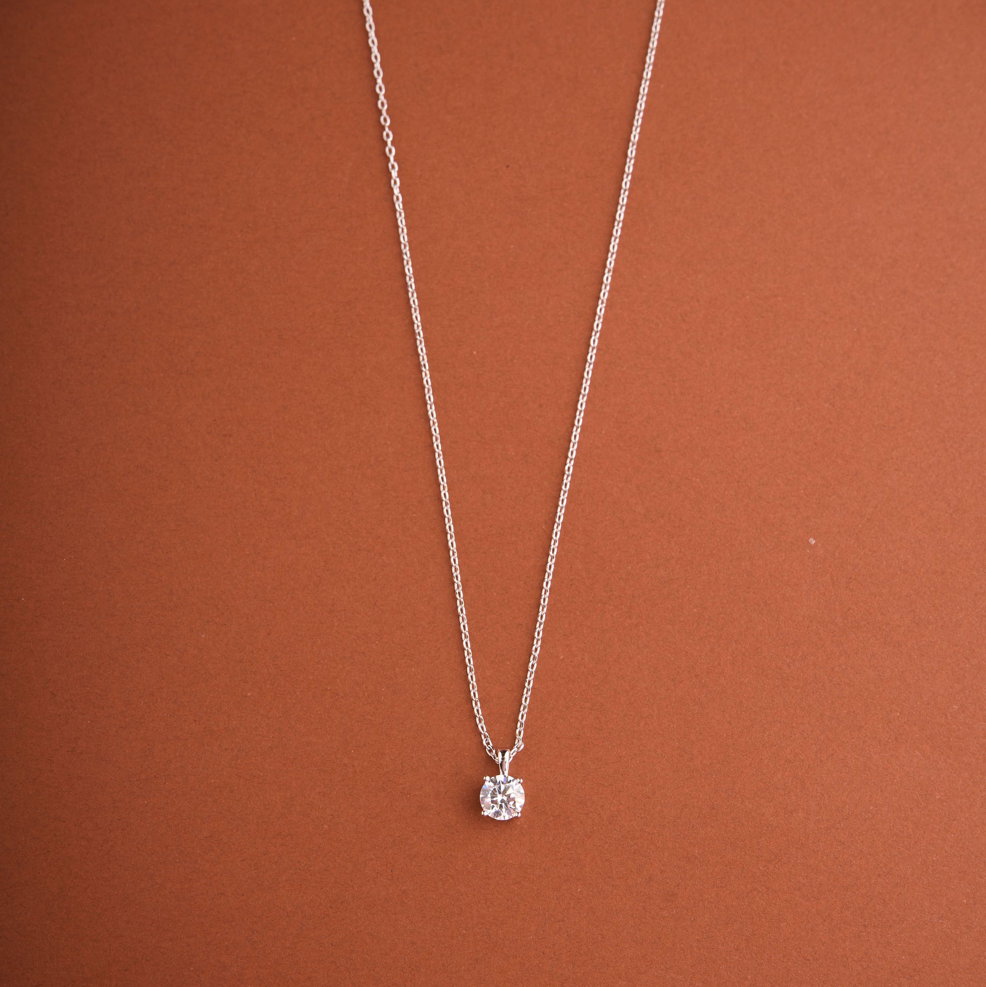 Dainty Solitaire Pendant Mozaati