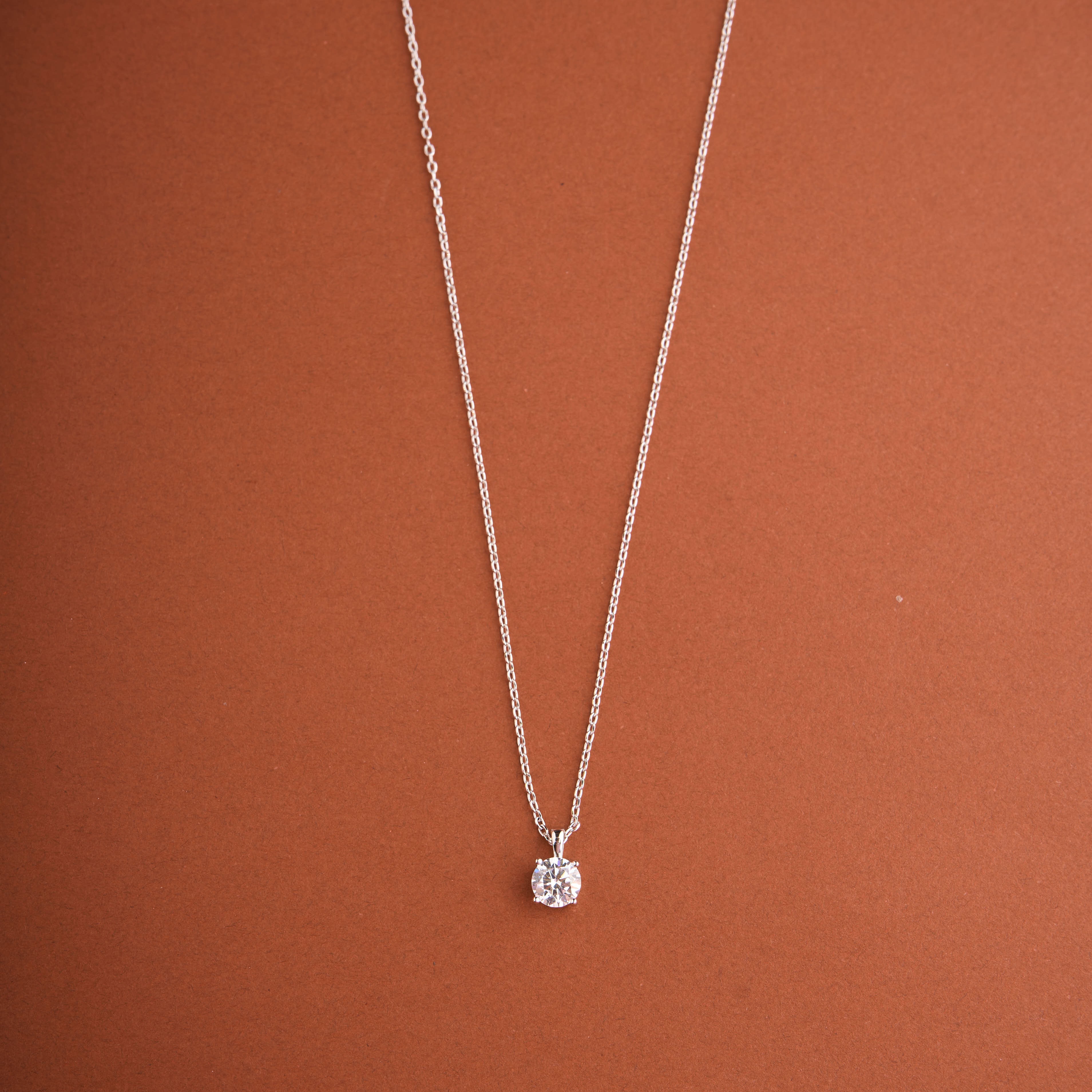 Dainty Solitaire Pendant Mozaati