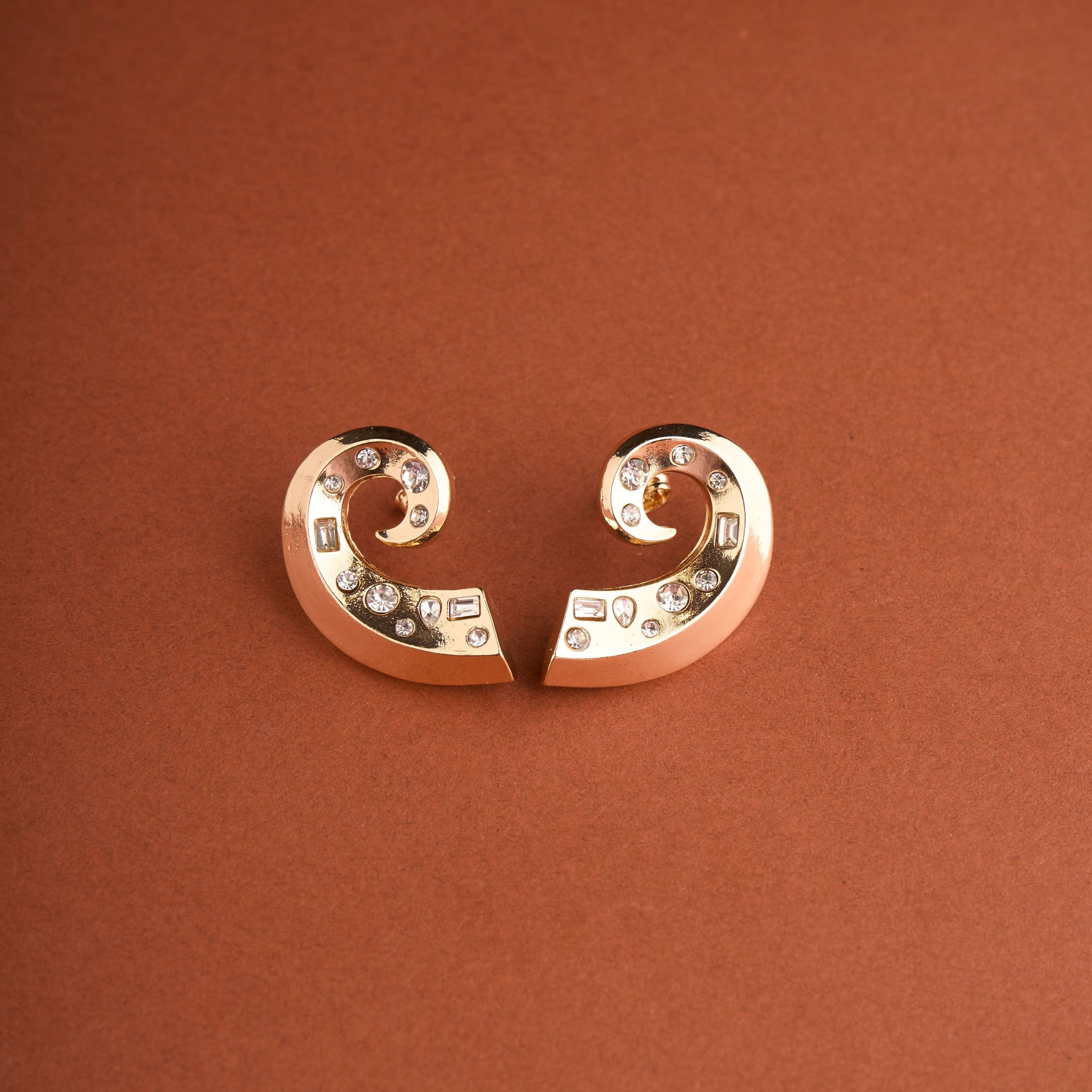 Curve Double Pierce  Earrings Mozaati