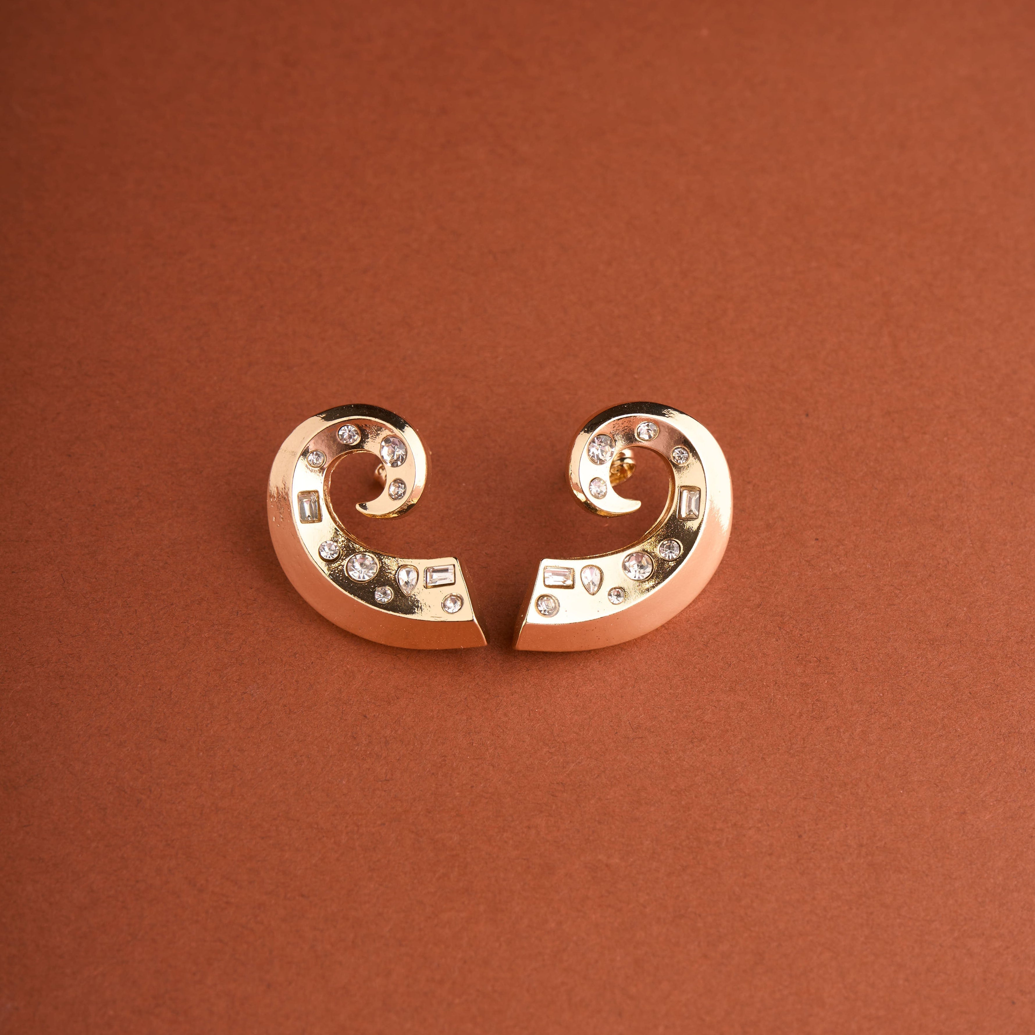 Curve Double Pierce  Earrings Mozaati