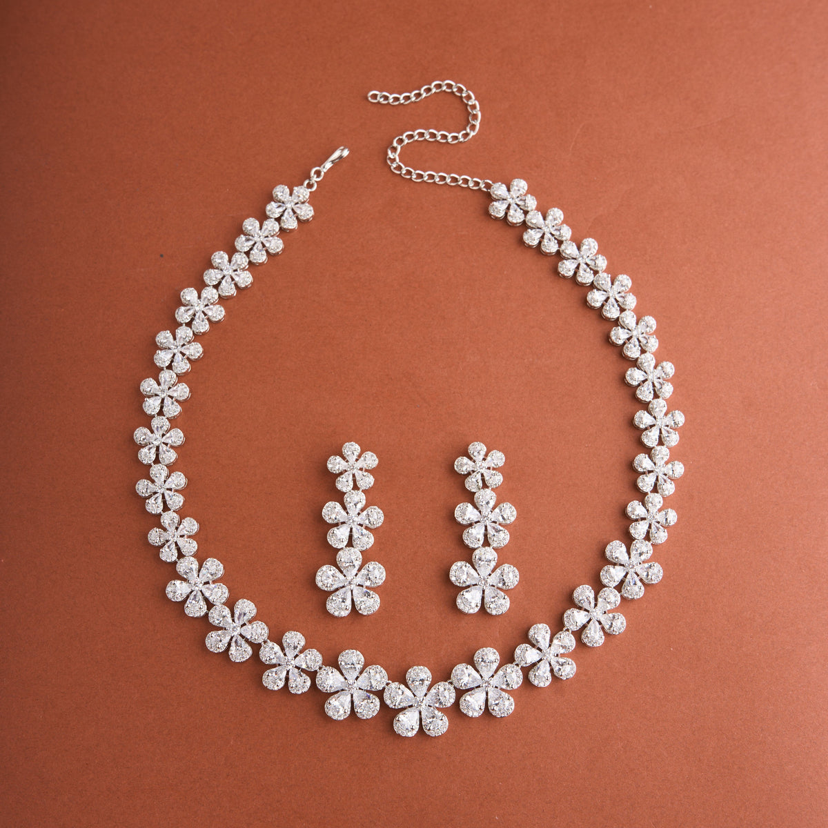 Anemone Grande Necklace Set Mozaati