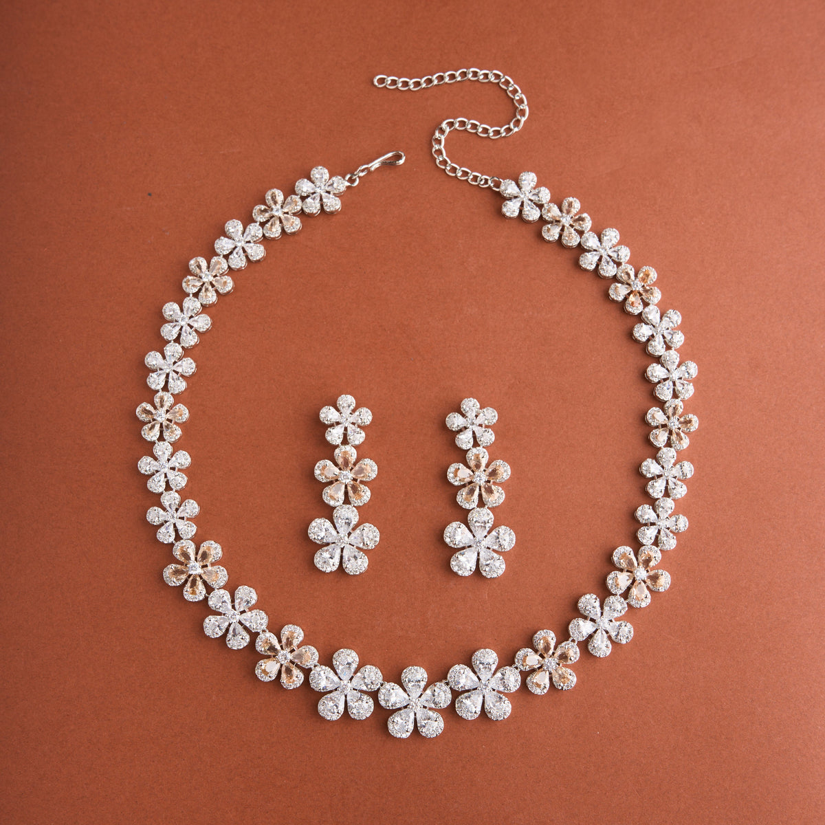 Anemone Grande Necklace Set Mozaati