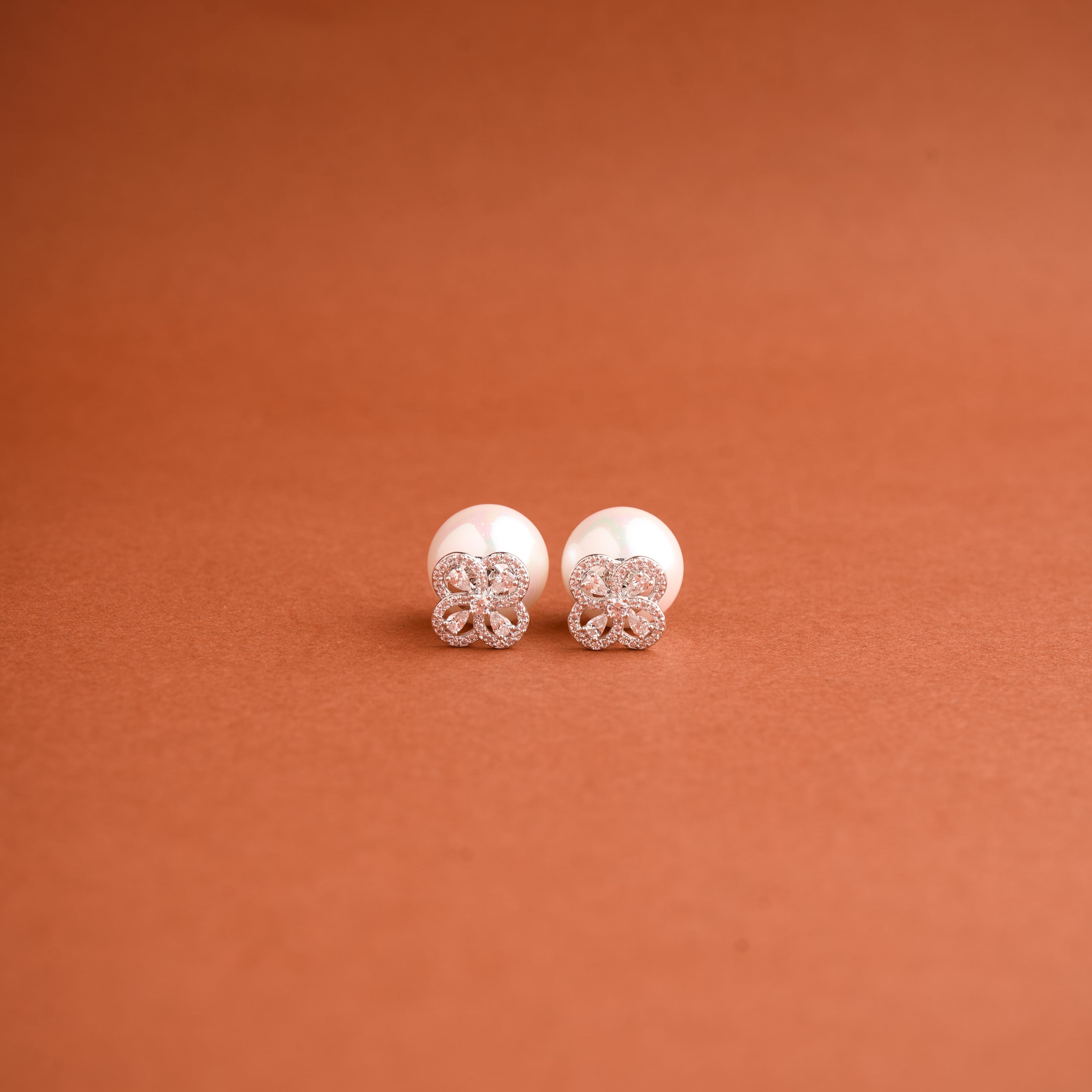 Clover Pearl Earrings Mozaati