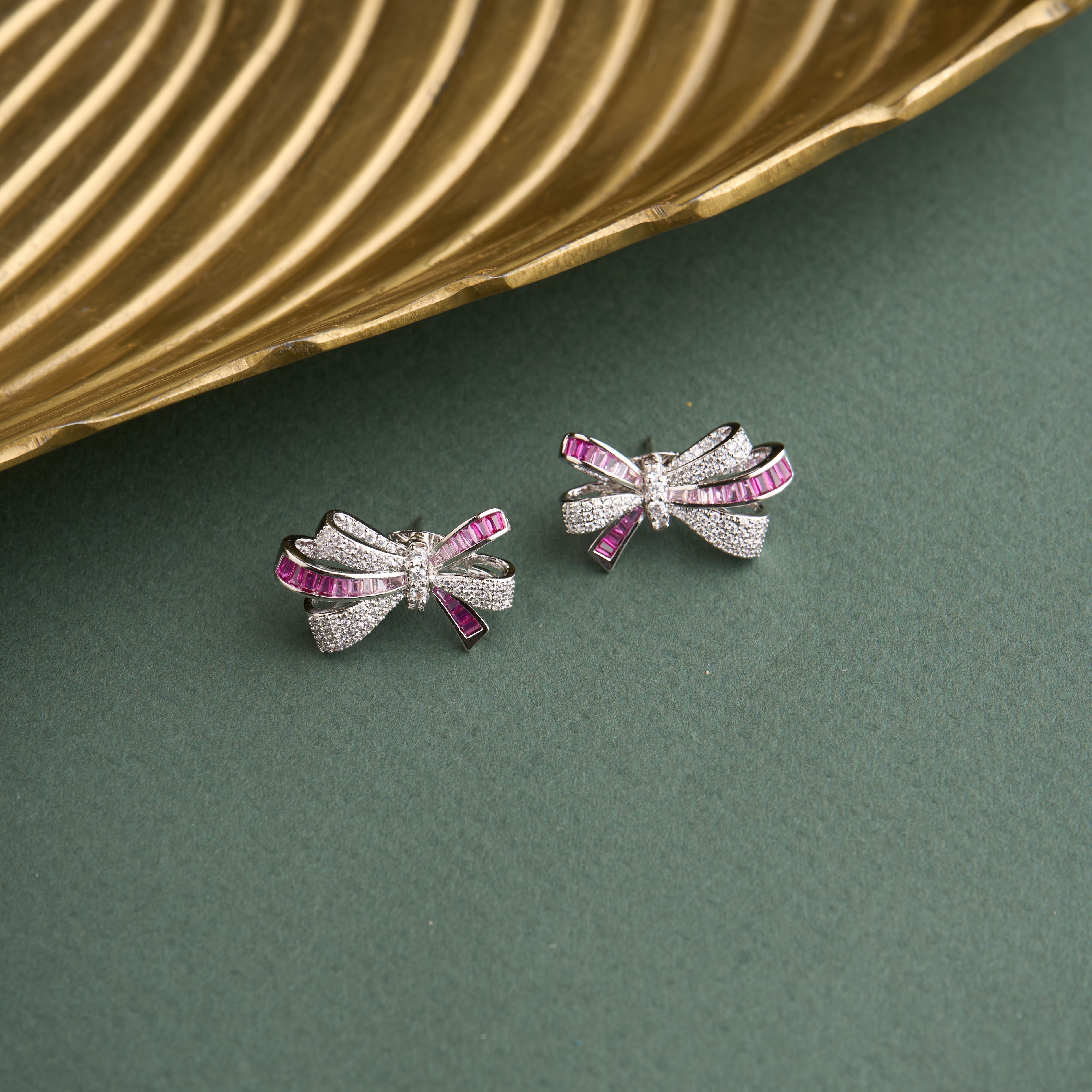 Bow Baguette Earrings Mozaati