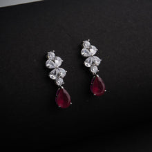 Load image into Gallery viewer, Daisy Flower Necklace Set

