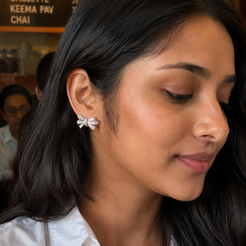 Bow Baguette Earrings Mozaati