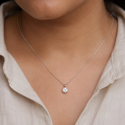 Dainty Solitaire Pendant Mozaati