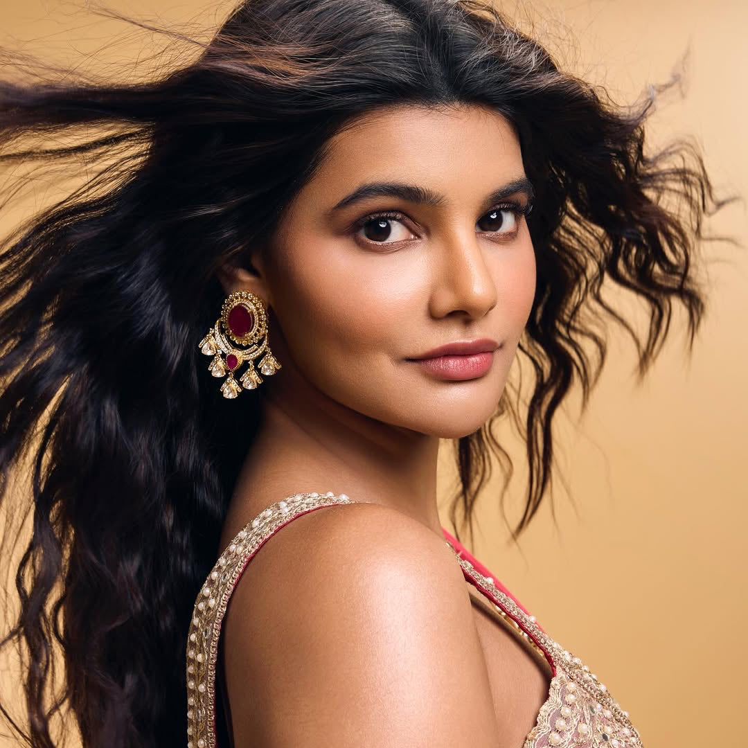 Elani Drop Earrings Mozaati