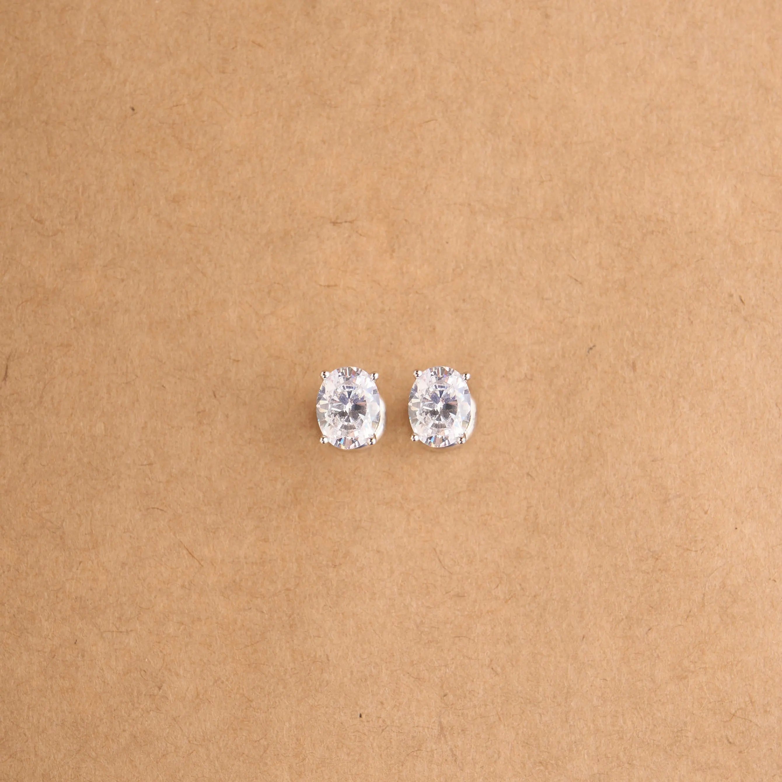 Delicate Oval Studs Mozaati