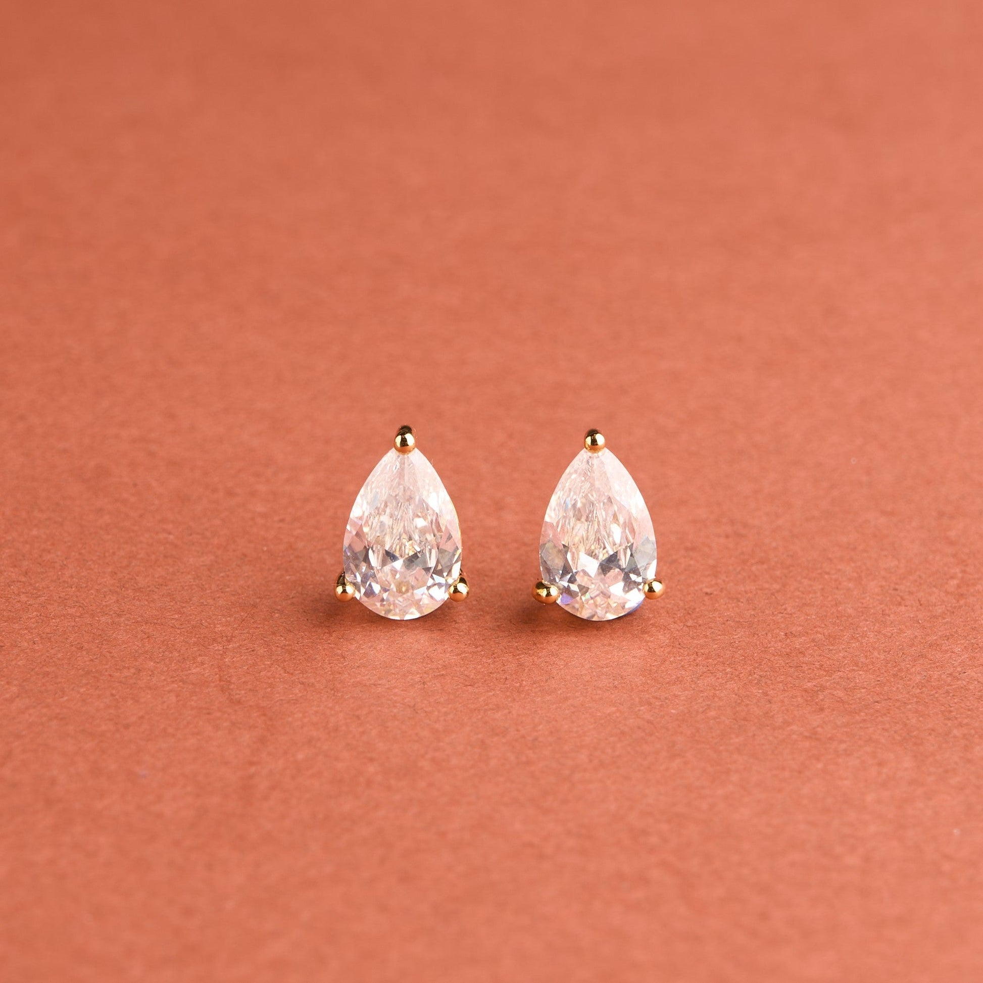 Pera Solitaire Stud Earrings Mozaati