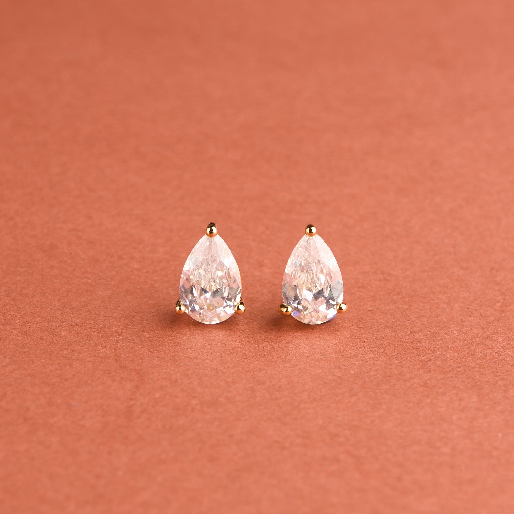Pera Solitaire Stud Earrings Mozaati
