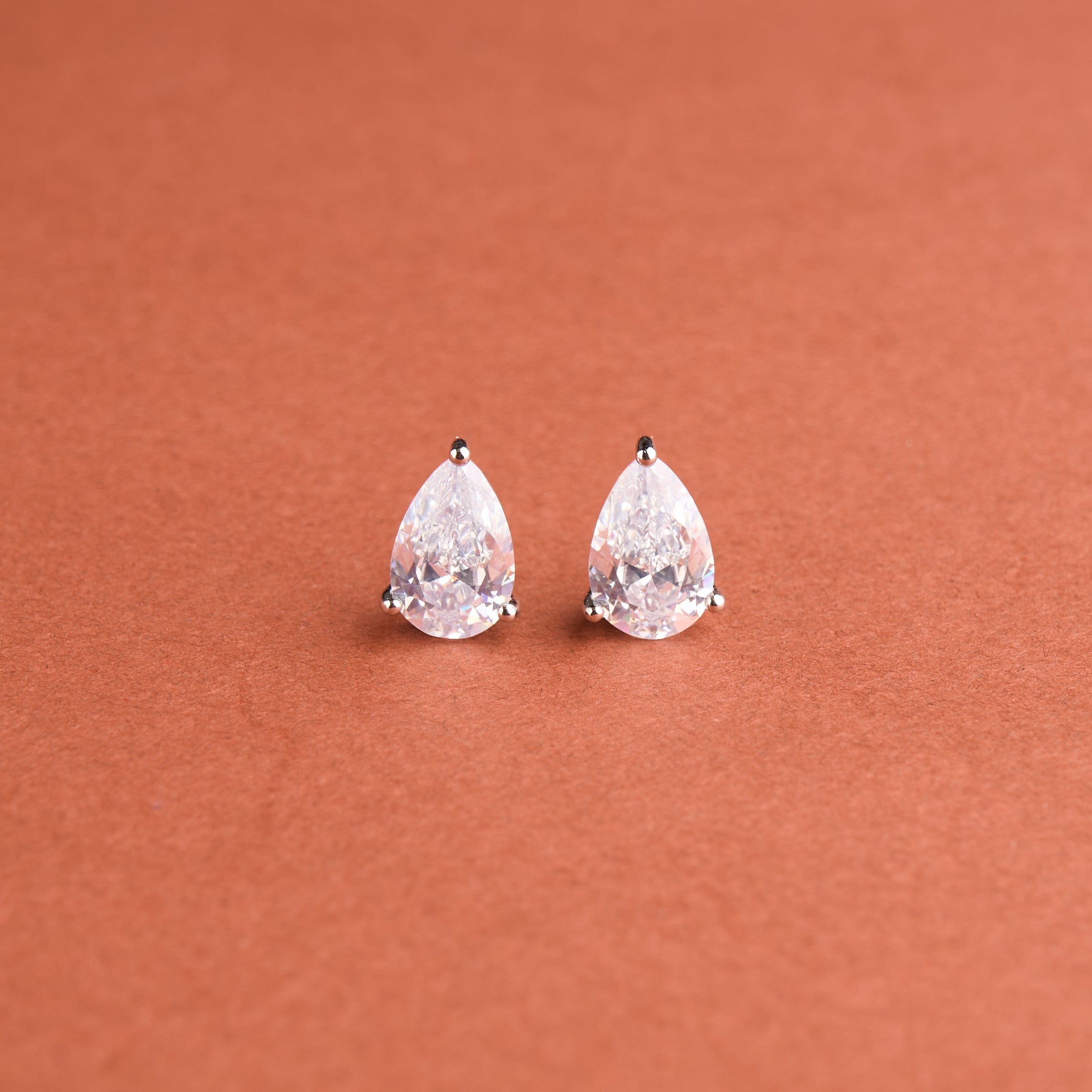 Pera Solitaire Stud Earrings Mozaati