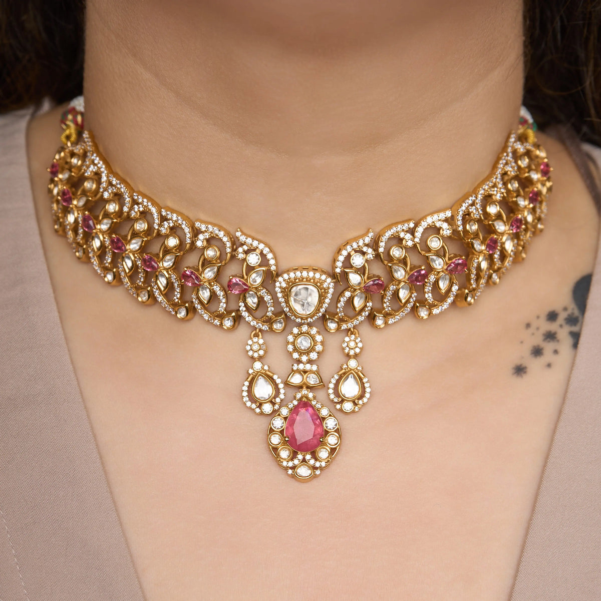 Mrinalika Necklace Mozaati