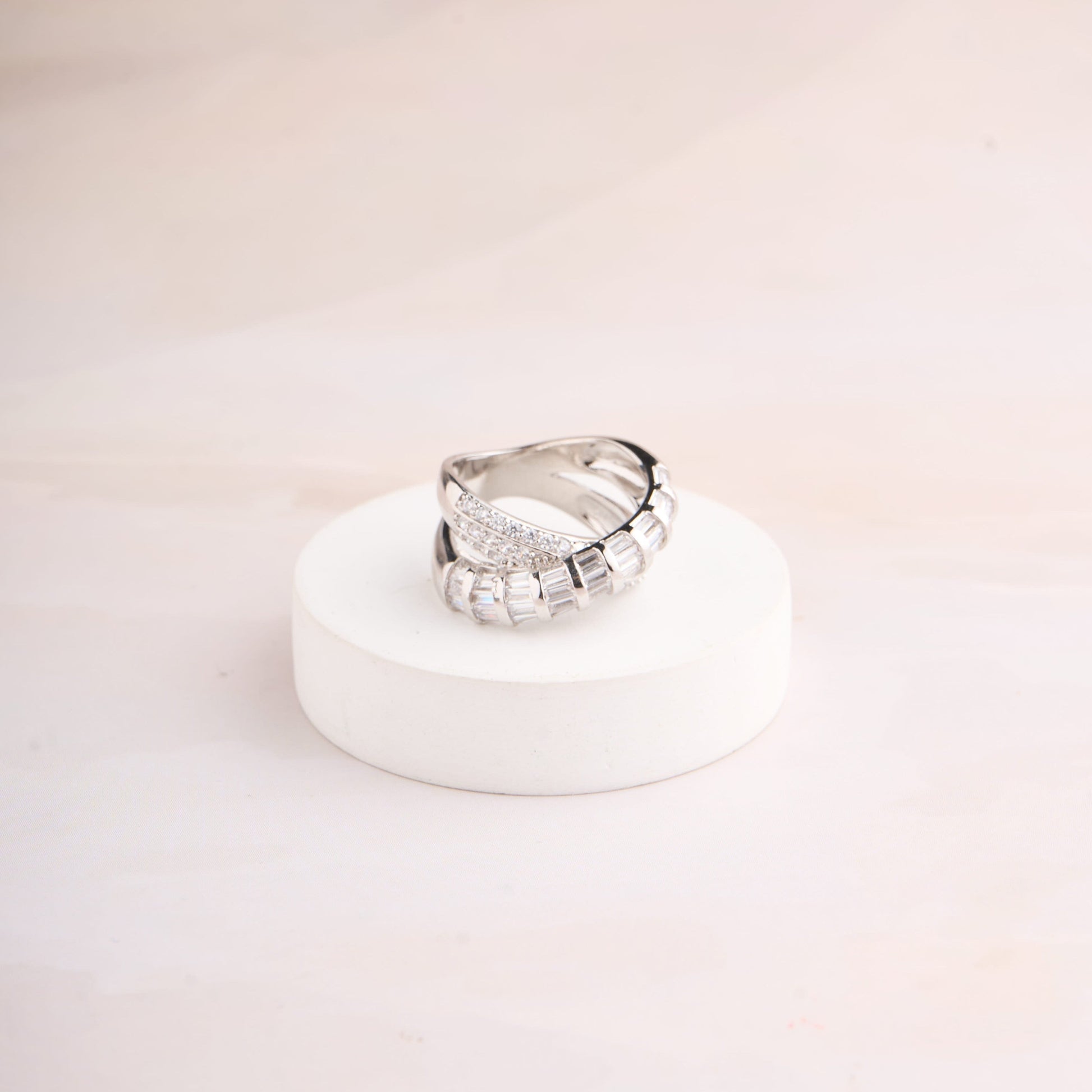 Baguette Cross Ring Mozaati