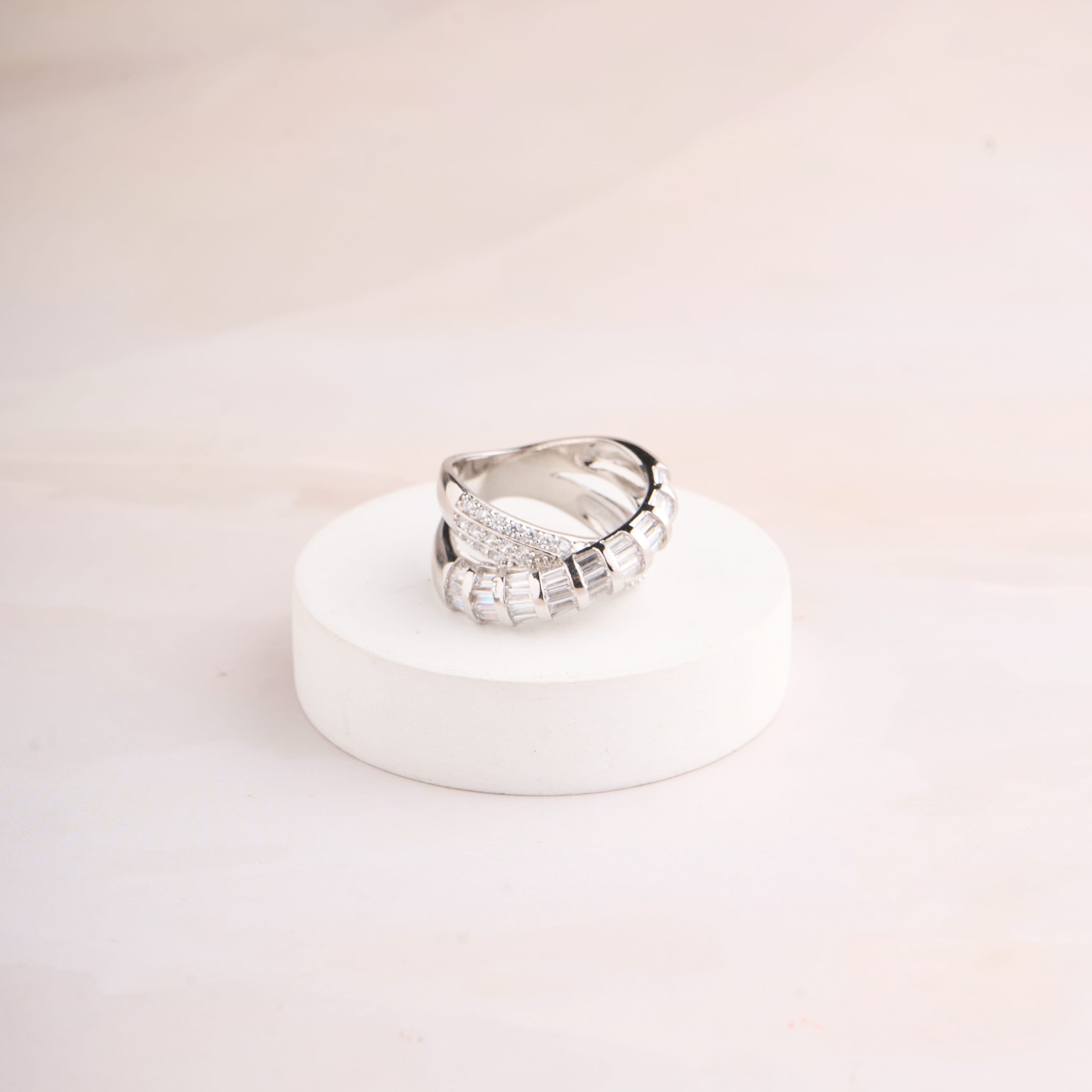 Baguette Cross Ring Mozaati