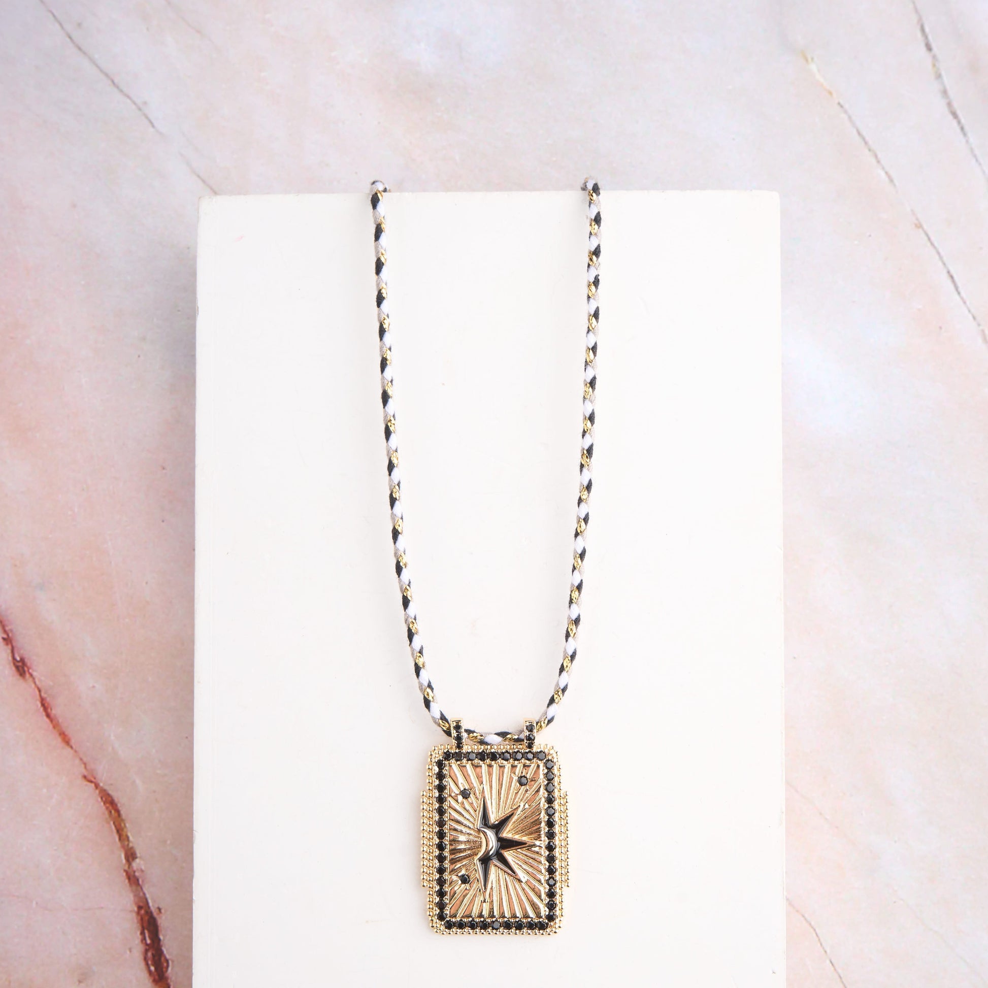 Big Tag Thread Pendant Mozaati