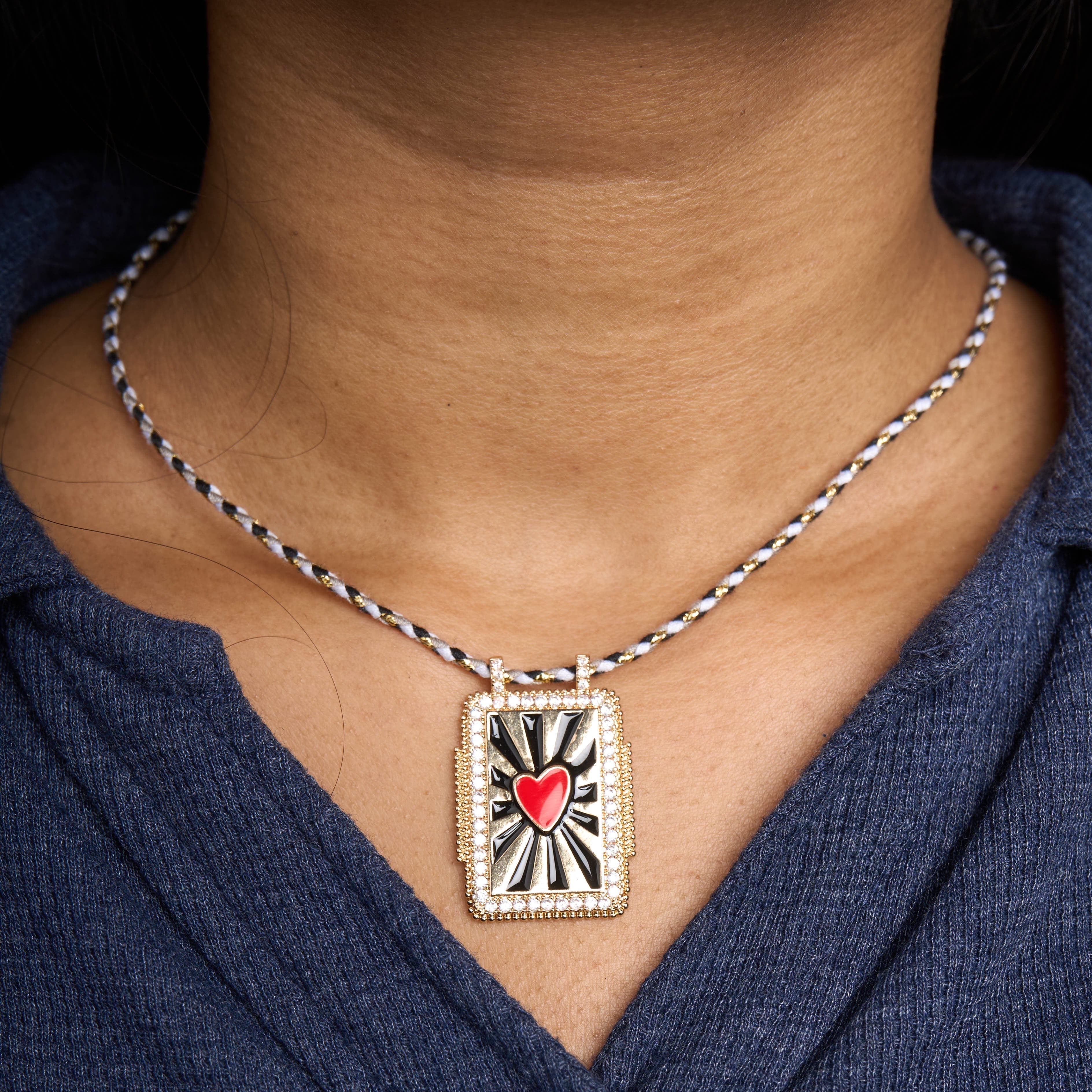 Big Tag Thread Pendant Mozaati