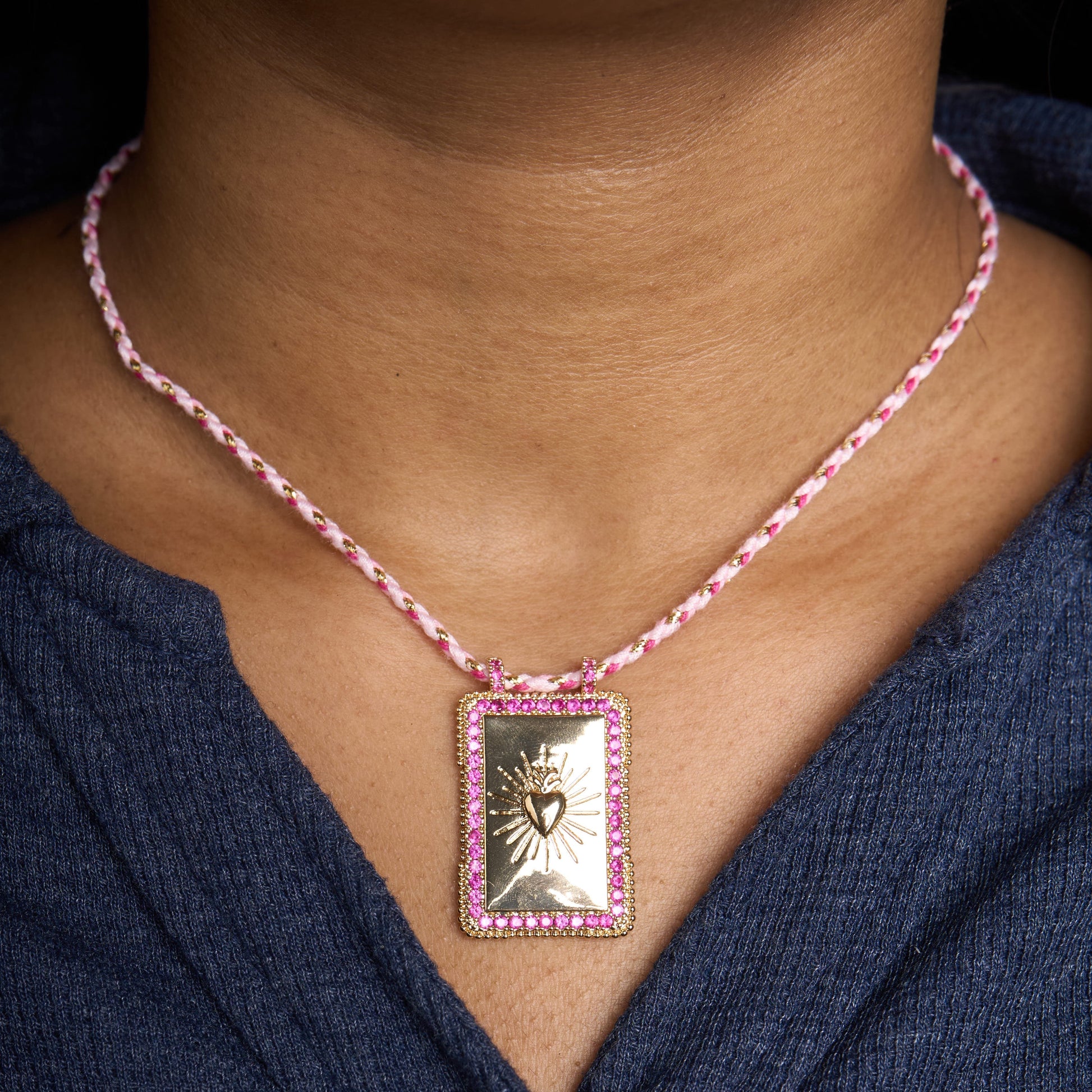 Big Tag Thread Pendant Mozaati