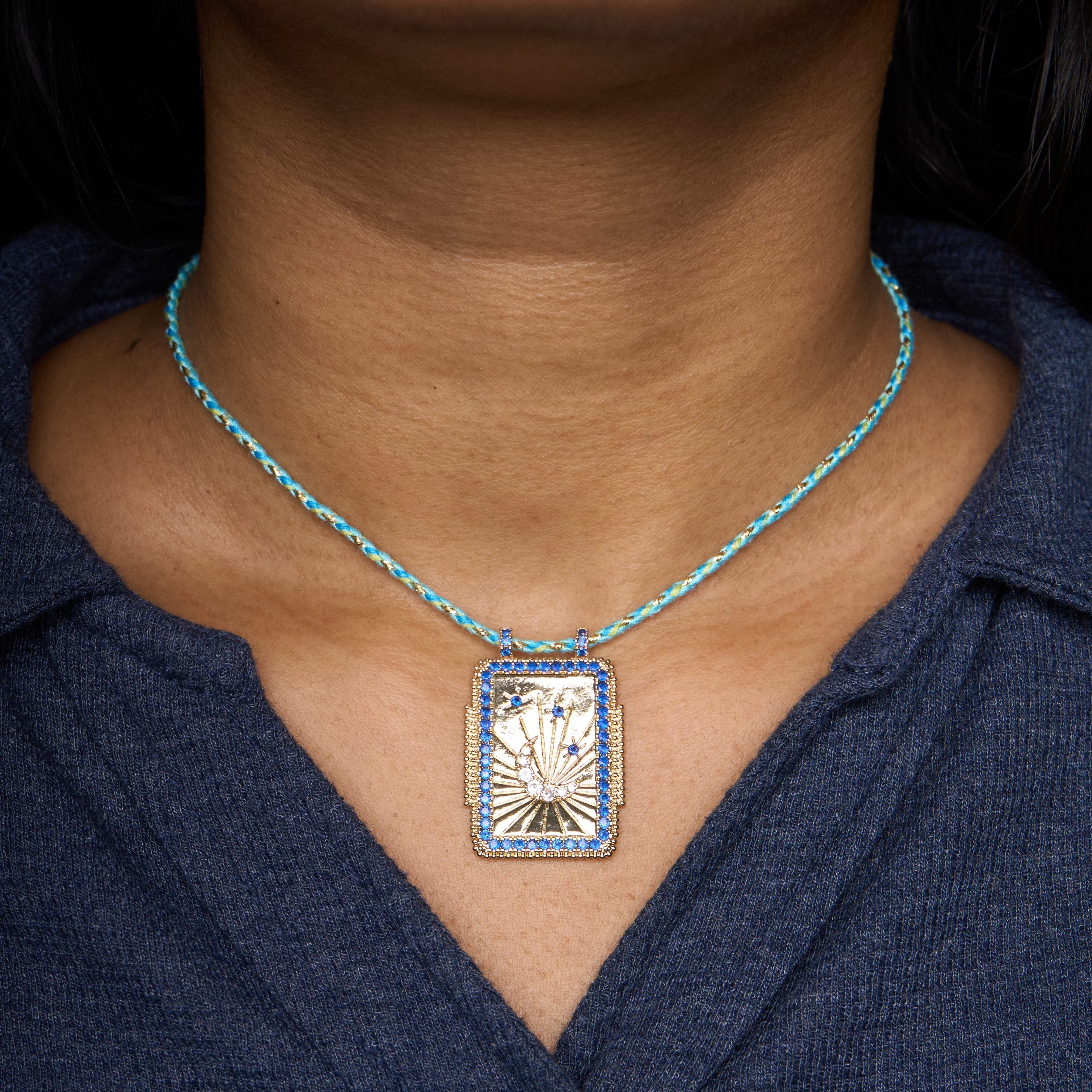 Big Tag Thread Pendant Mozaati