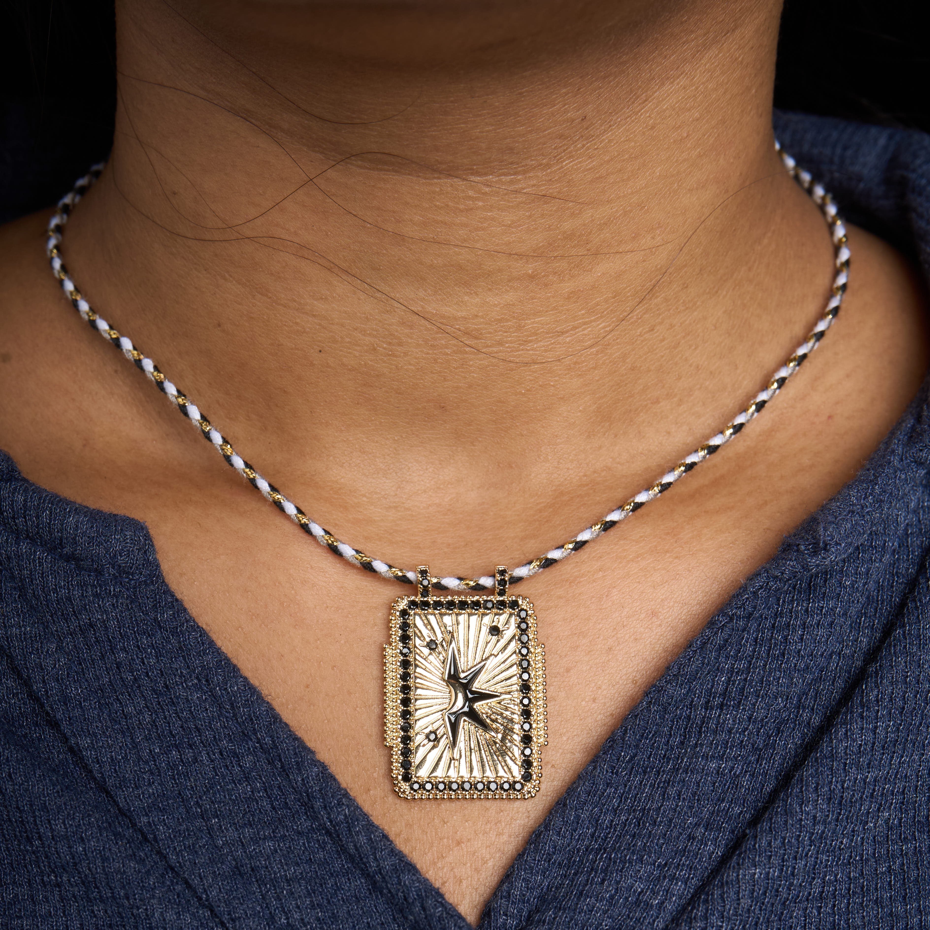 Big Tag Thread Pendant Mozaati