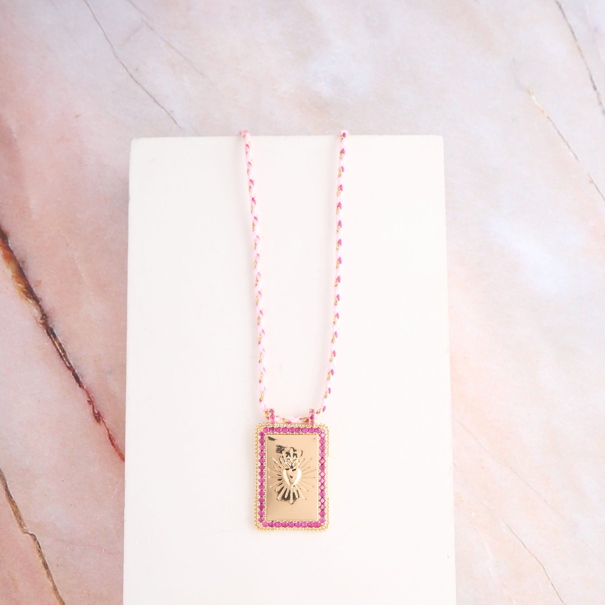 Big Tag Thread Pendant Mozaati