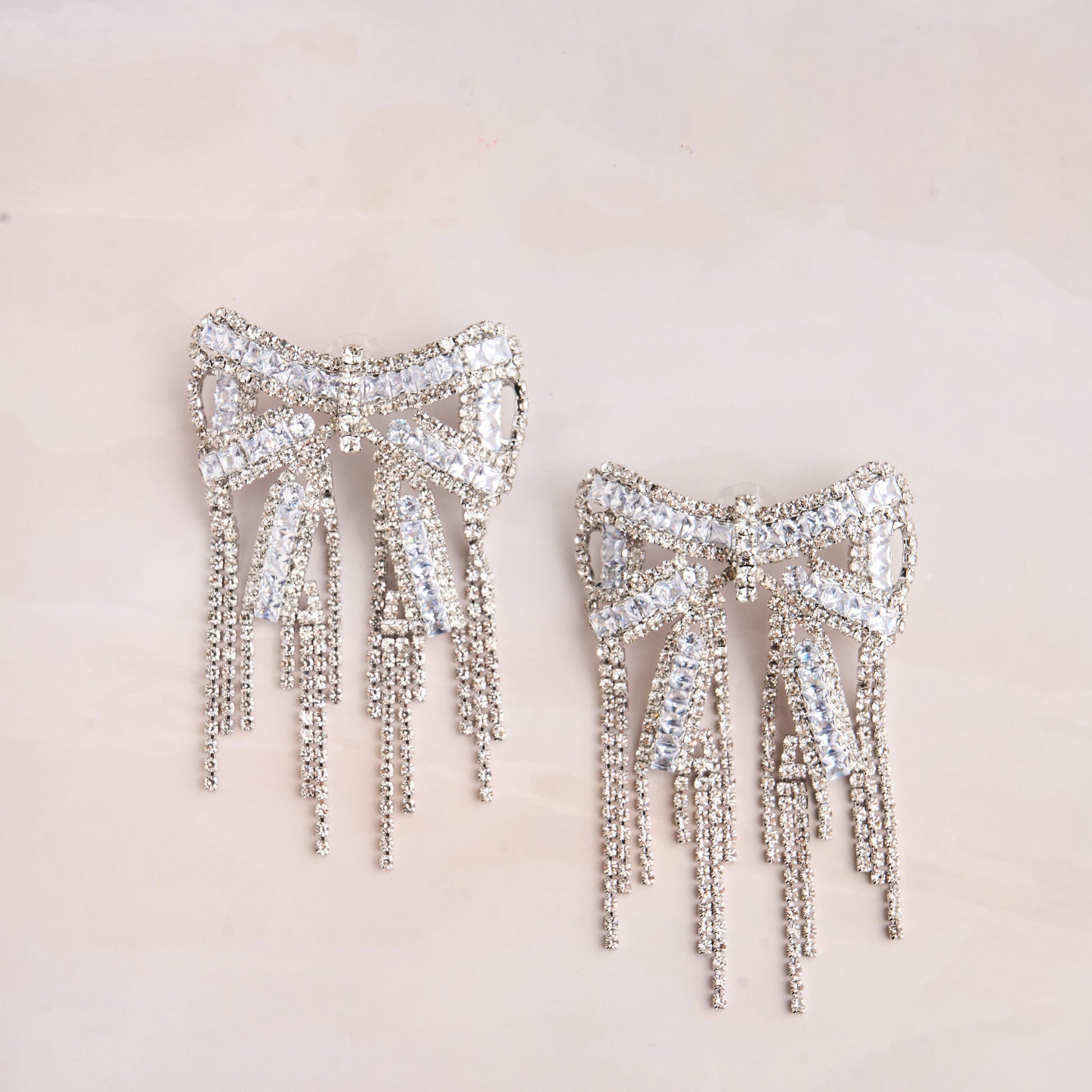 Bow Line Rhine Earrings Mozaati