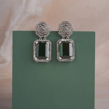 Load image into Gallery viewer, Corsage Earrings - Green
