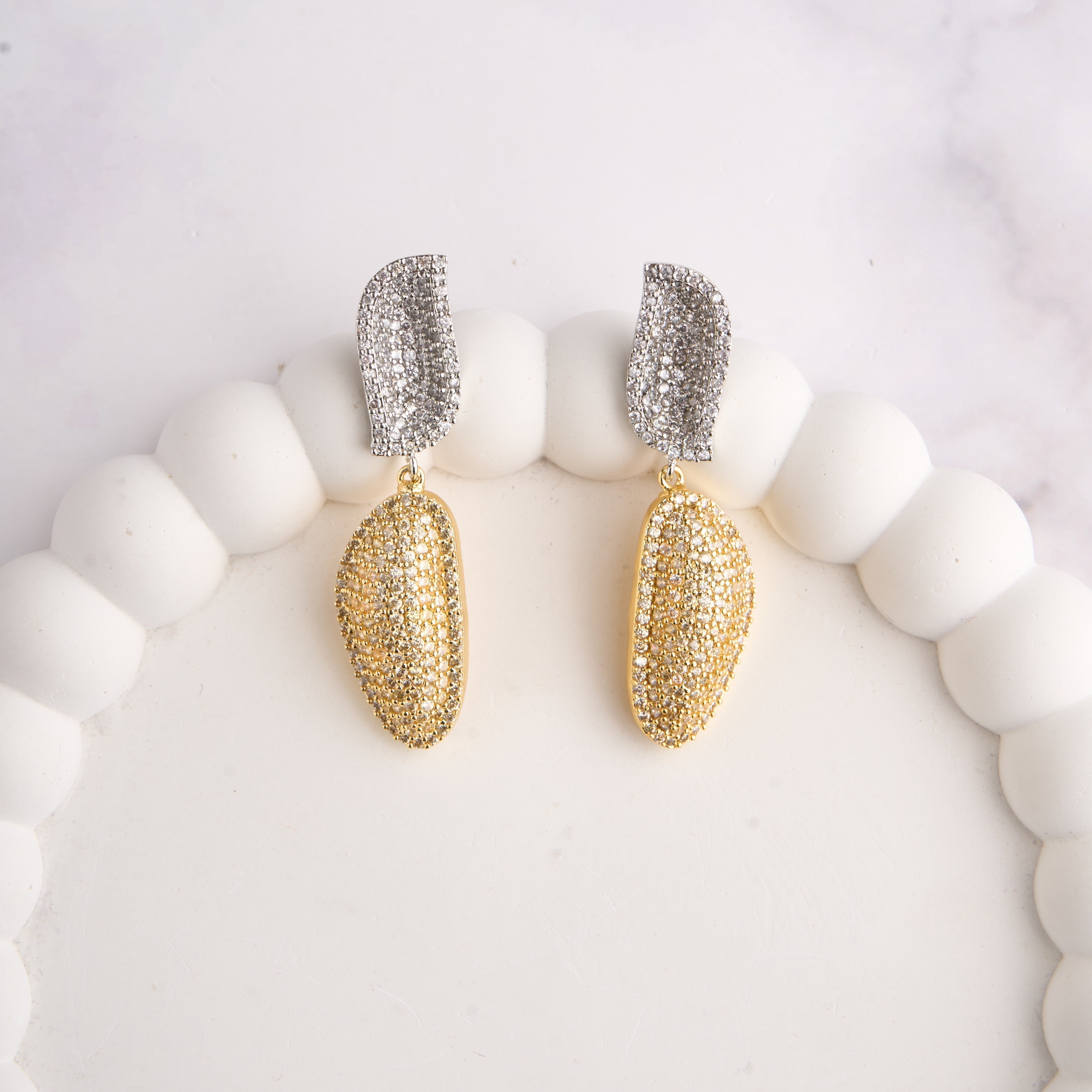 Curve Gold Earrings Mozaati