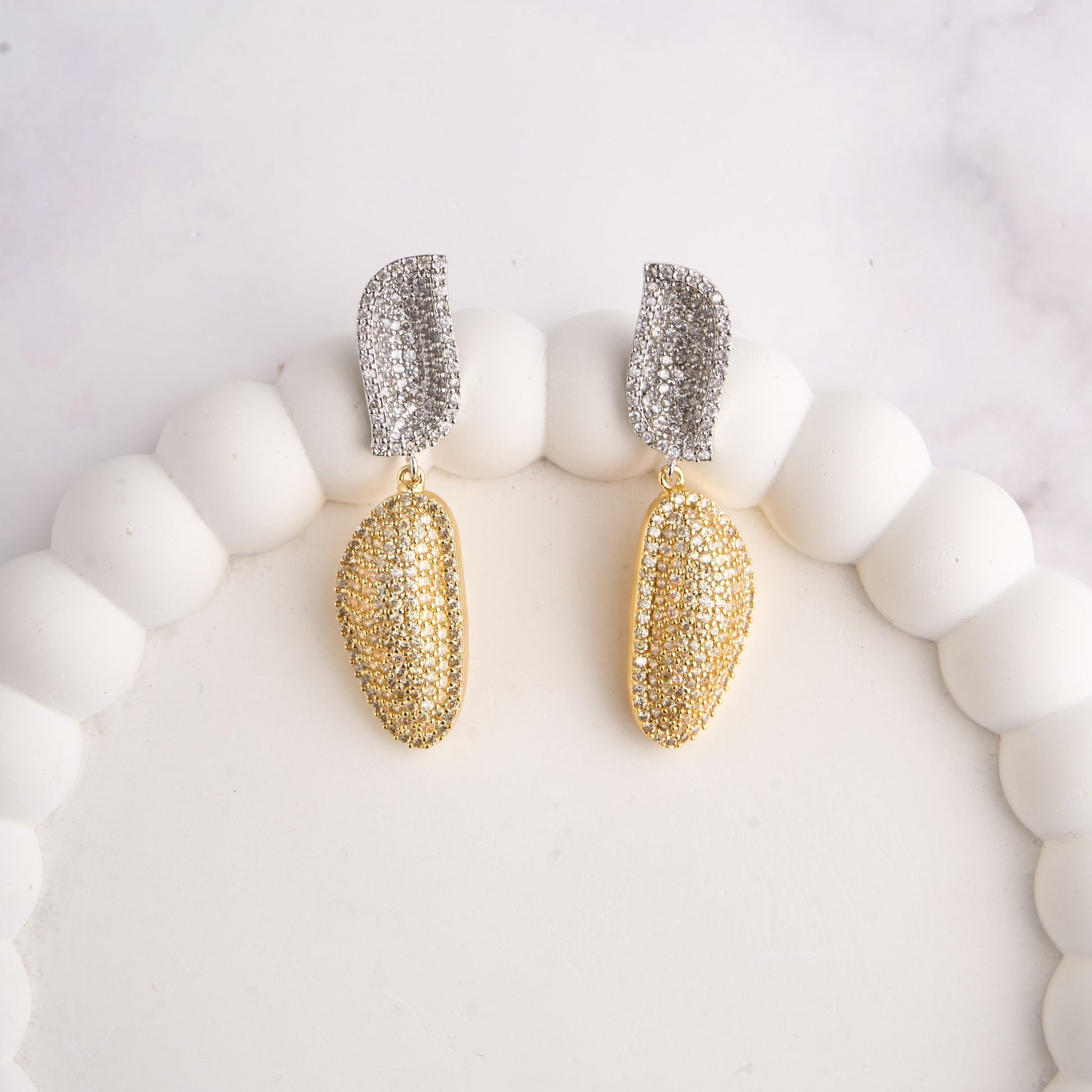 Curve Gold Earrings Mozaati