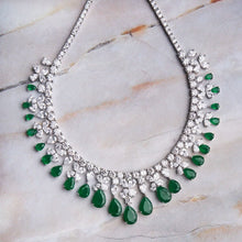 Load image into Gallery viewer, Daisy Flower Necklace Set
