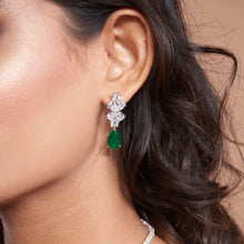 Load image into Gallery viewer, Daisy Flower Necklace Set
