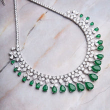 Load image into Gallery viewer, Daisy Flower Necklace Set
