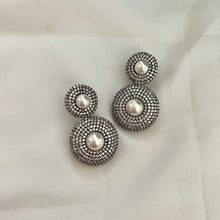 Load image into Gallery viewer, Daphne Earrings - White
