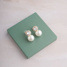 Load image into Gallery viewer, Halo Pearl Earrings - Gold
