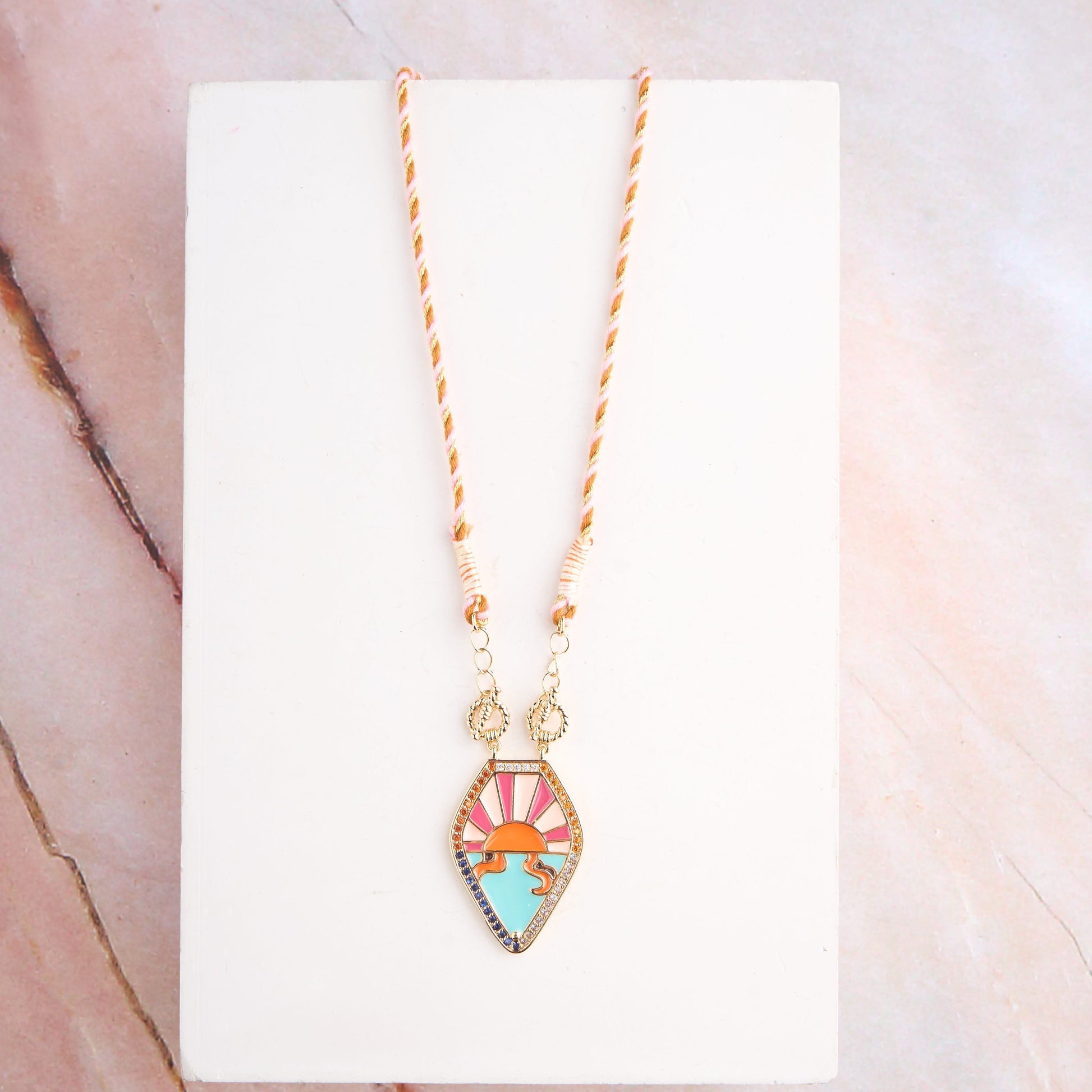 Kite Thread Pendant Mozaati