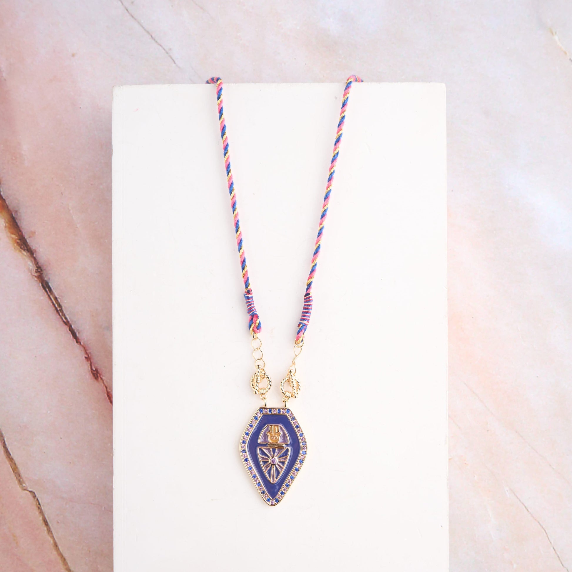 Kite Thread Pendant Mozaati