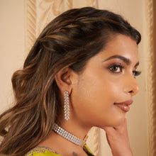 Load image into Gallery viewer, Oorvi Earrings
