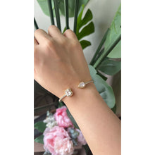 Load image into Gallery viewer, Pear Emerald Pipe Cuff
