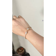Load image into Gallery viewer, Pear Emerald Pipe Cuff

