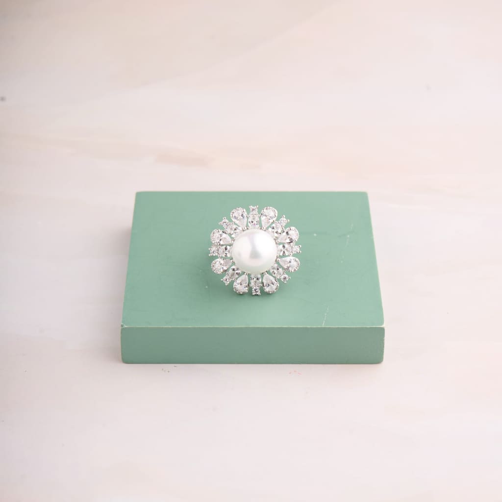 Pearl Floral Ring - White