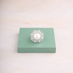 Pearl Floral Ring - White