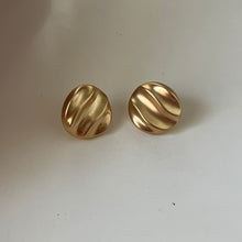 Load image into Gallery viewer, Sand Dune Earrings

