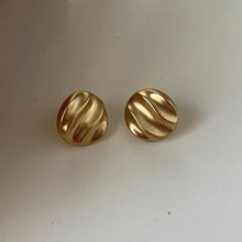 Load image into Gallery viewer, Sand Dune Earrings
