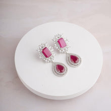 Load image into Gallery viewer, Shyla Earrings
