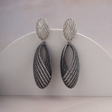 Load image into Gallery viewer, Spirale Earrings
