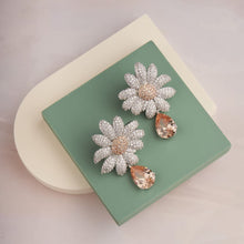 Load image into Gallery viewer, Sunflower Earrings
