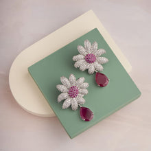 Load image into Gallery viewer, Sunflower Earrings
