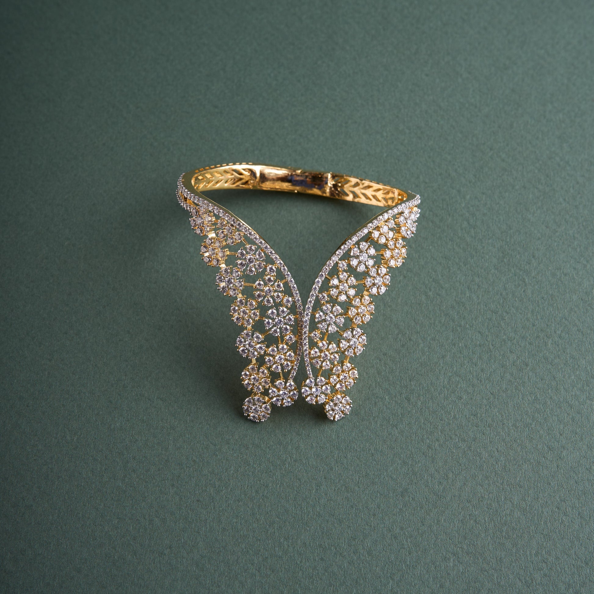 Tiya Hathphool Mozaati